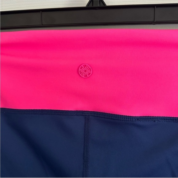 Size L Lilly Pulitzer Luxletic 24" Weekender High-Rise Legging Oyster Bay Navy - Picture 8 of 8